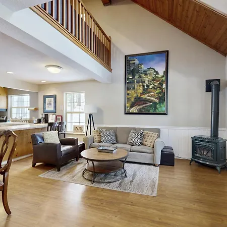Welcoming Tahoe-Donner Cabin